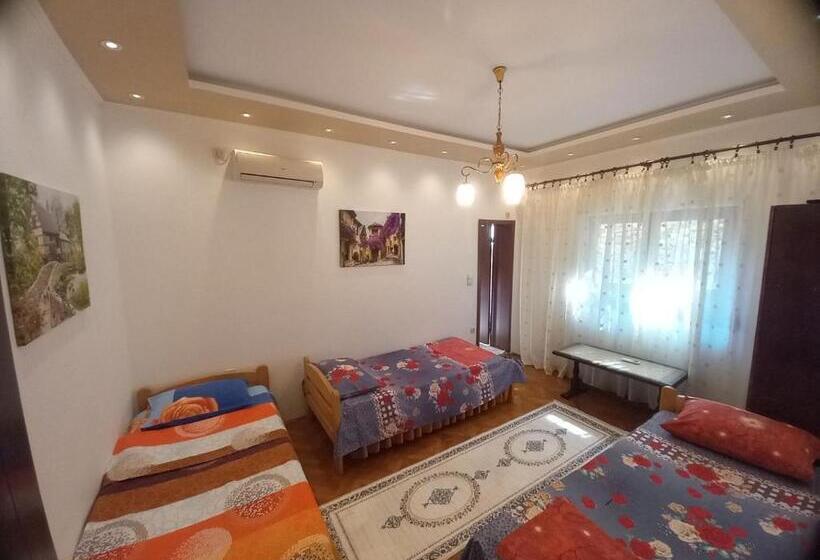 اتاق استاندارد سه نفره, Ulpiana   Apartments,rooms,hostel