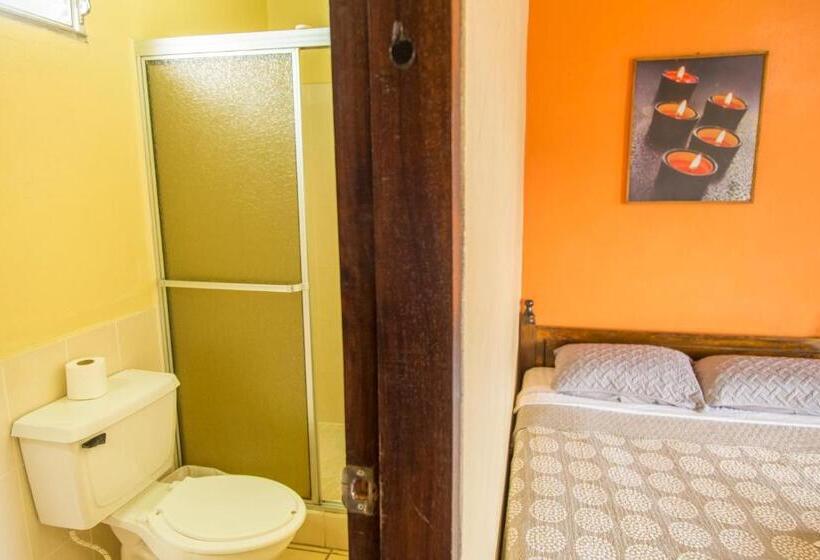 اتاق ساده سه‌ نفره, Berakah B&b  Central Park