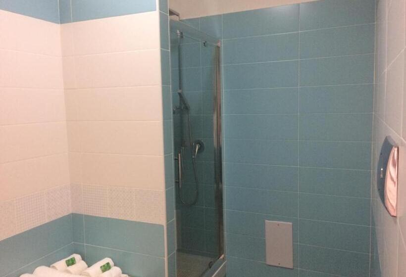 اتاق خانوادگی با چشم‌انداز دریا, 7quater B&b