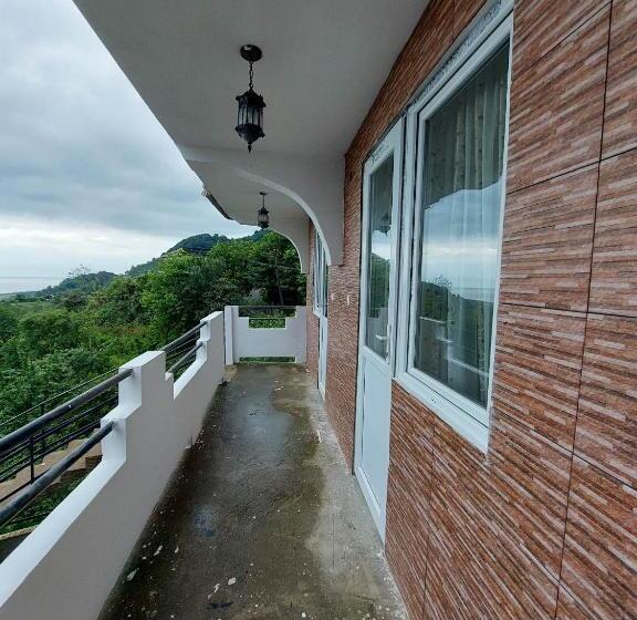 اتاق سه نفره سوپریور با چشم‌انداز دریا, With Beautiful Sea And Mountain Views