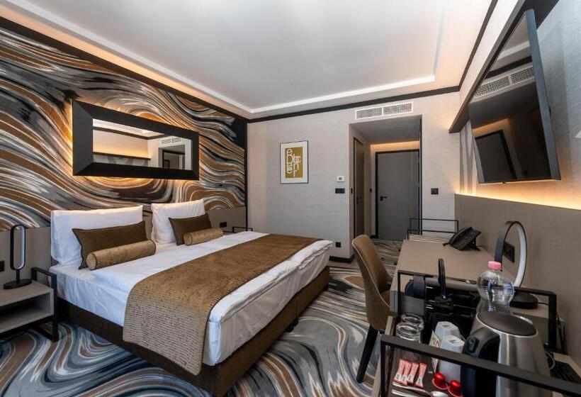 Номер Superior, Debrecen