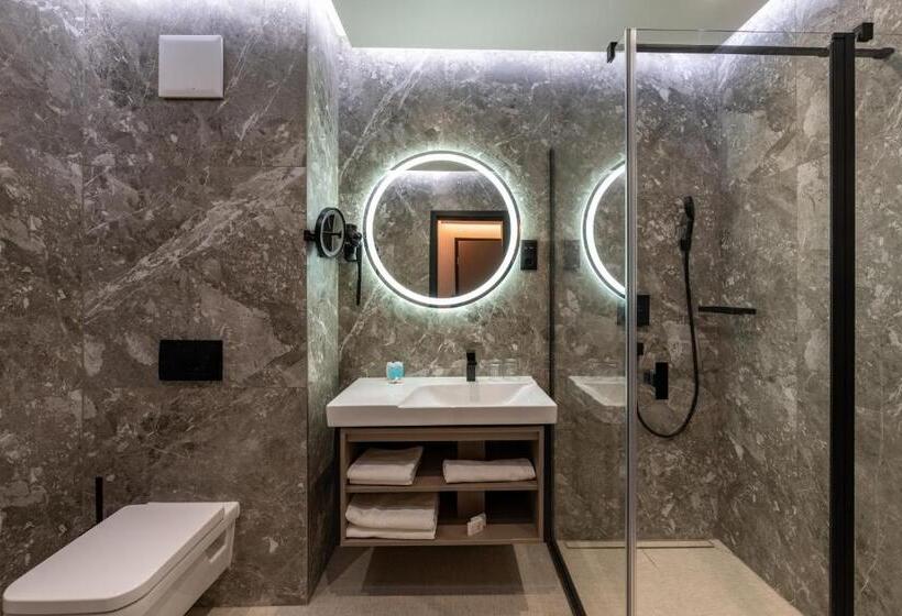 Номер Superior, Debrecen
