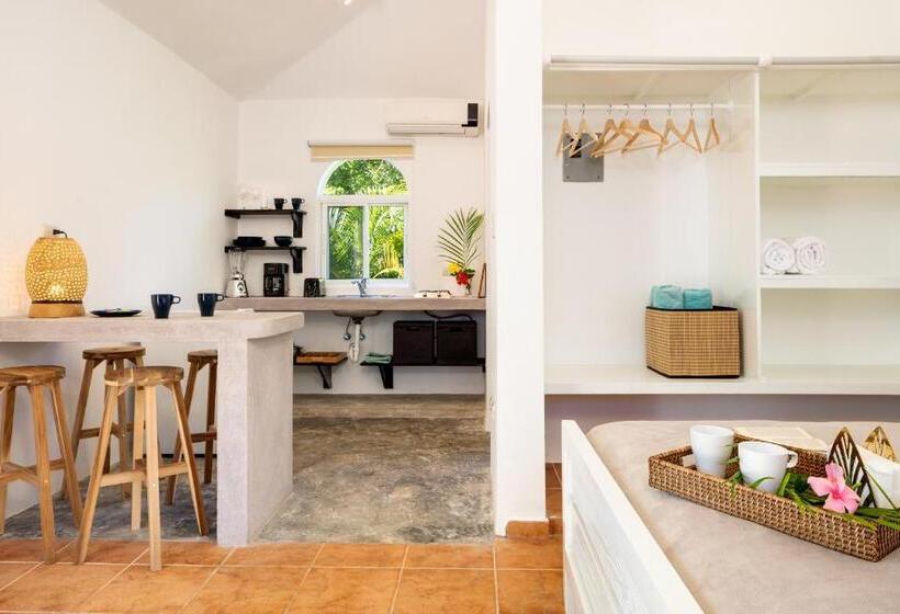 بنجلو قياسى, El Encuentro Surf Lodge