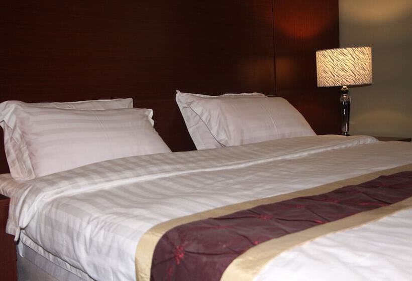 سوییت جونیور, Eleven's Hôtel & Spa