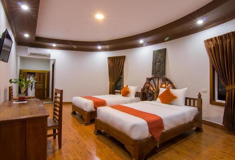 سوییت جونیور, Ravorn Villa Boutique