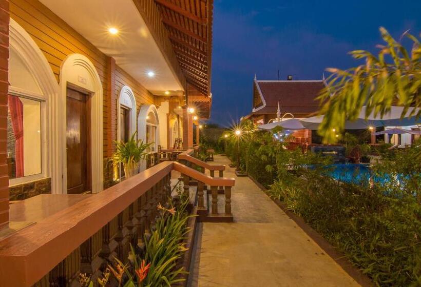 سوییت خانوادگی, Ravorn Villa Boutique