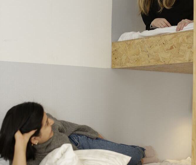 اتاق استاندارد سه تخته با سرویس بهداشتی مشترک, Globalhagen Hostel