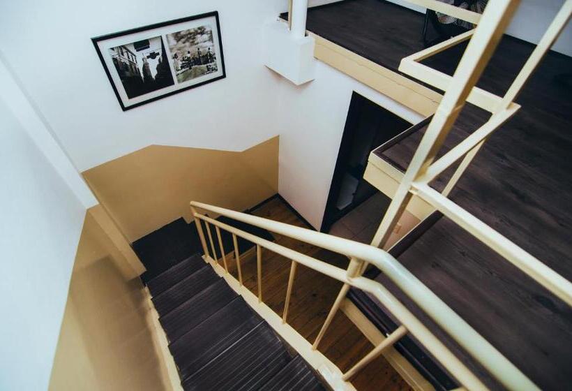 اتاق استاندارد سه نفره, La Joya Hostel