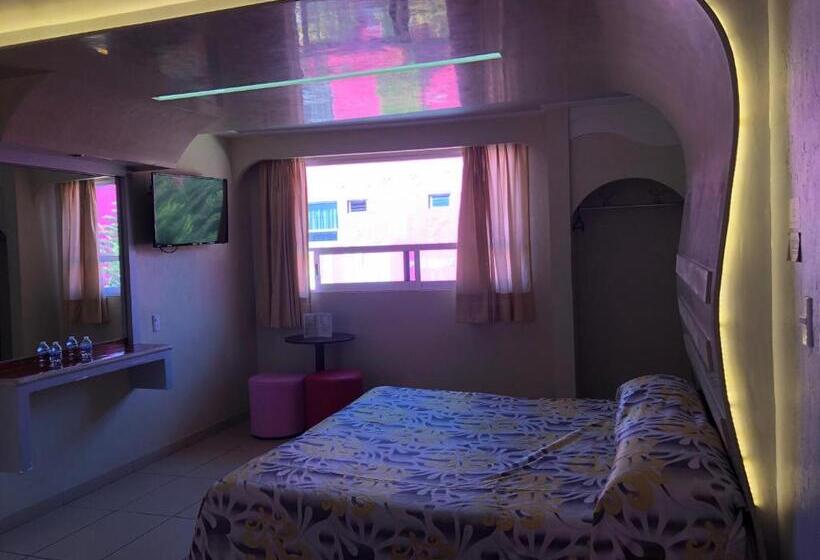 Quarto Estandar com Hidromassagem, Hotel & Villas 7