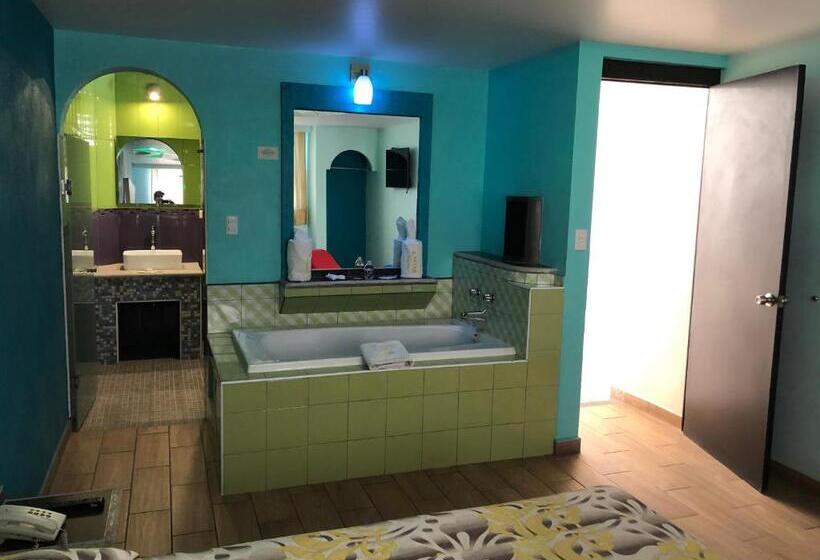 Quarto Estandar com Hidromassagem, Hotel & Villas 7