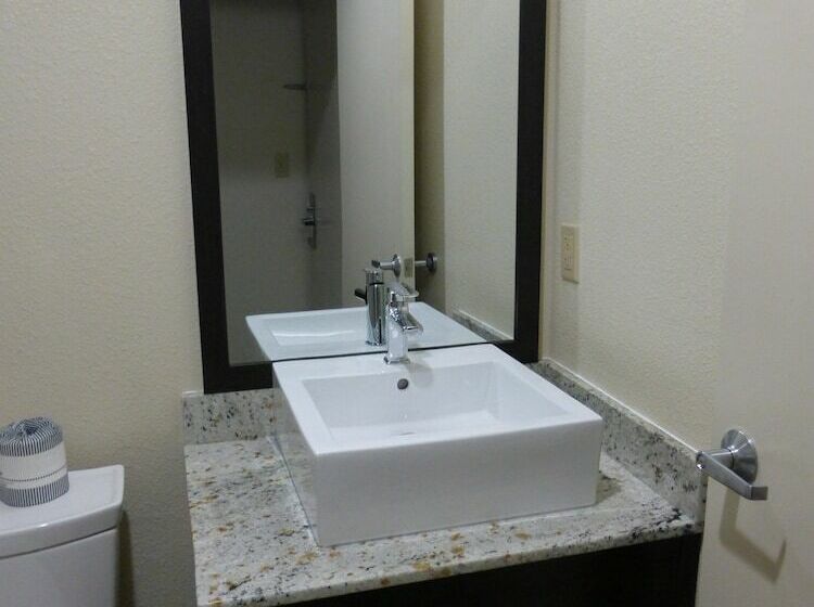 디럭스 룸, Red Roof Inn Hayward