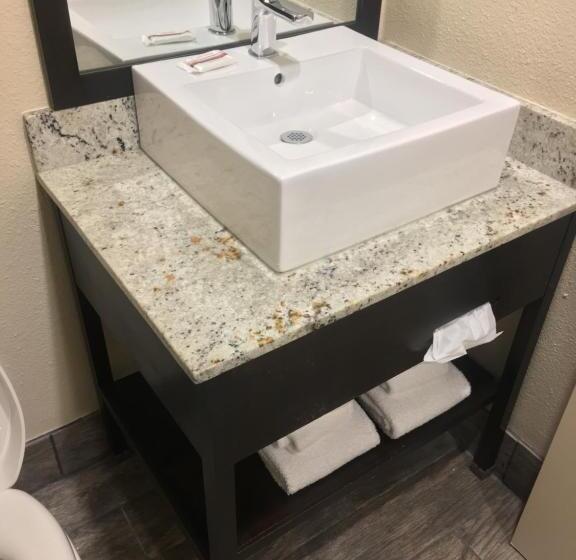 디럭스 룸, Red Roof Inn Hayward