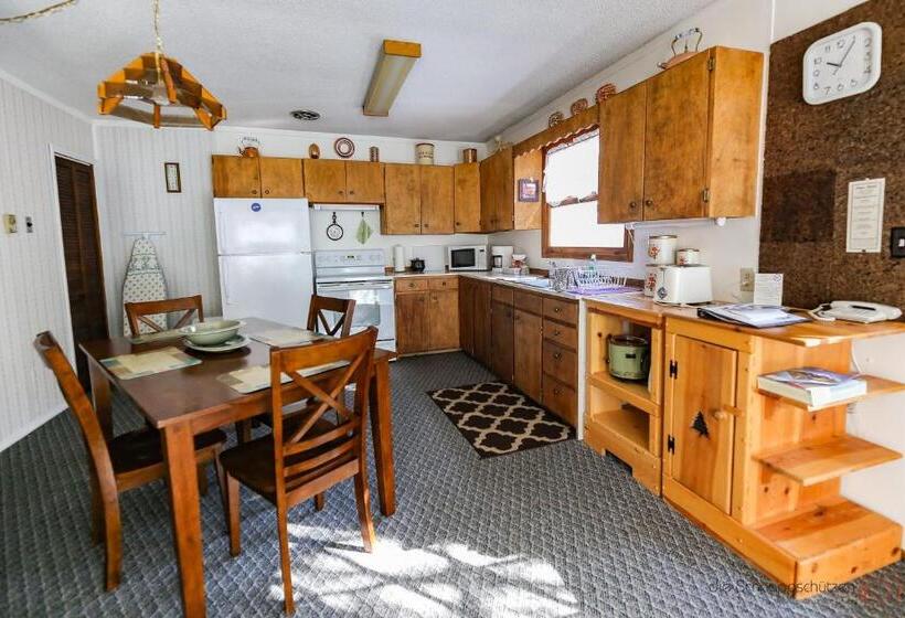 Люкс Повышенной Комфортности, The Pines Country Inn