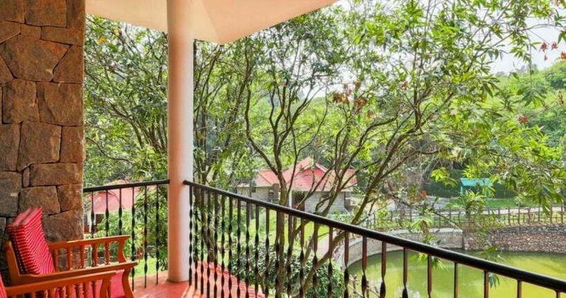 デラックスルーム, Adrak Summer Sand Hill Resort Vagamon