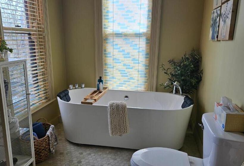 带按摩浴盆的套房, Historic Webster House Bed And Breakfast Inn