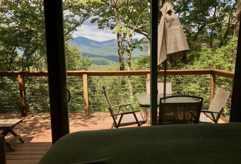 标准间带山景, Barefoot Hills