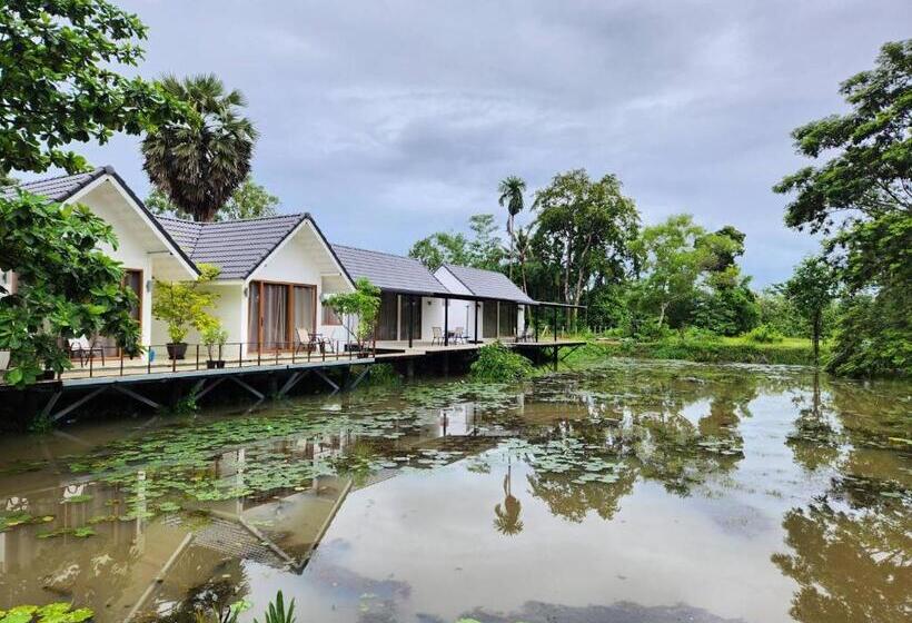 Family Suite, The Duck Cafe And Resort