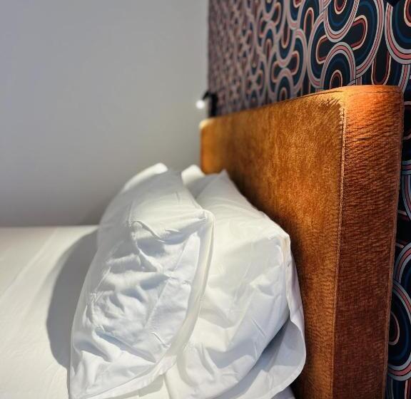 اتاق استاندارد با چشم‌انداز استخر, Marina Boutique Rooms