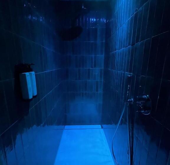اتاق استاندارد با چشم‌انداز استخر, Marina Boutique Rooms