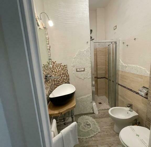 اتاق لوکس چهار تخته, Lagarolina Del Conero B&b