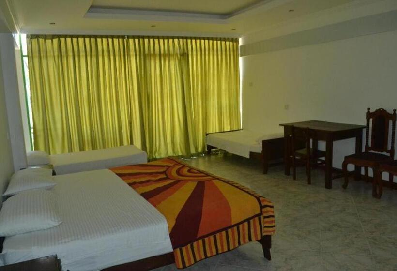 اتاق لوکس خانوادگی, Amaya Beach Hotel Dikwella