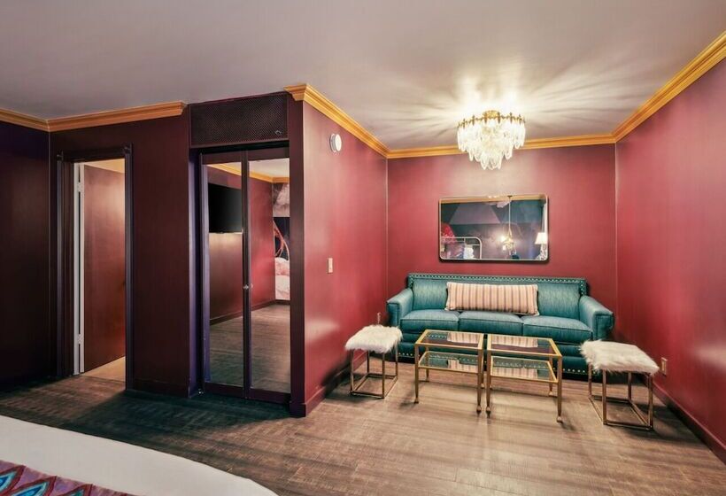 豪华房间, The Fainting Couch Boutique