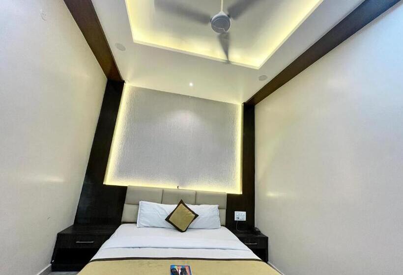 豪华房间, Le Grace ! Haridwar होटल ले ग्रेस, ஹோட்டல் லீ கிரேஸ் Fully Air Conditioned Hotel, Lift Wifi And Park