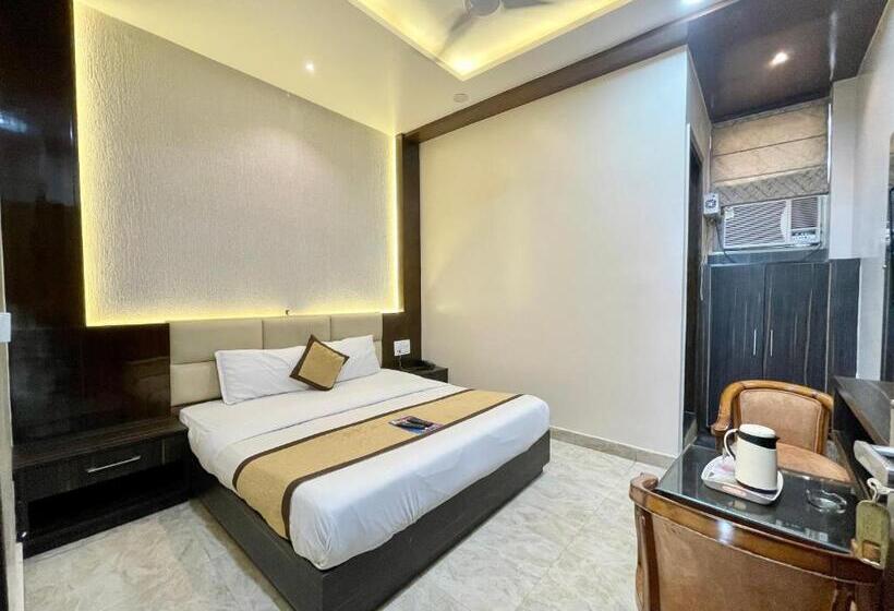 标准单人间, Le Grace ! Haridwar होटल ले ग्रेस, ஹோட்டல் லீ கிரேஸ் Fully Air Conditioned Hotel, Lift Wifi And Park