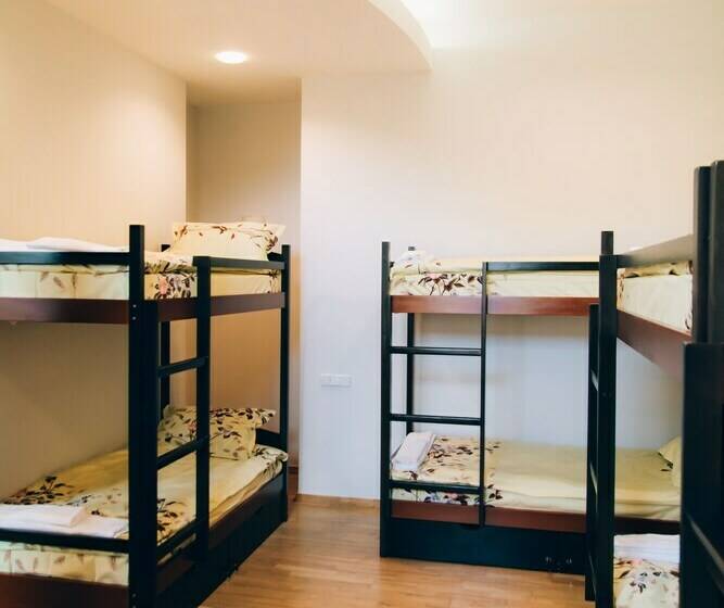تختخواب در اتاق مشترک, Hostelhome