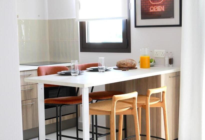 استودیو استاندارد با بالکن, Liv & Co Suites & Villas