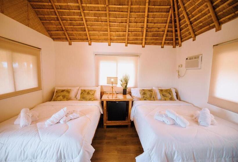 발코니가 있는 4인용 스탠다드 룸, Malabuyoc Resort Cebu