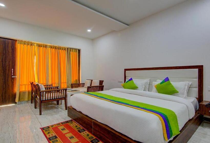 Номер Deluxe с Балконом, Treebo Down Town, Dalhousie