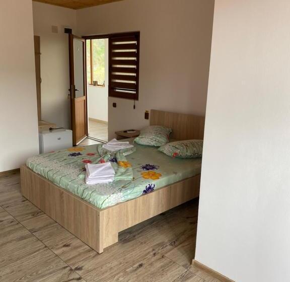 اتاق استاندارد سه نفره, Vila Krystal