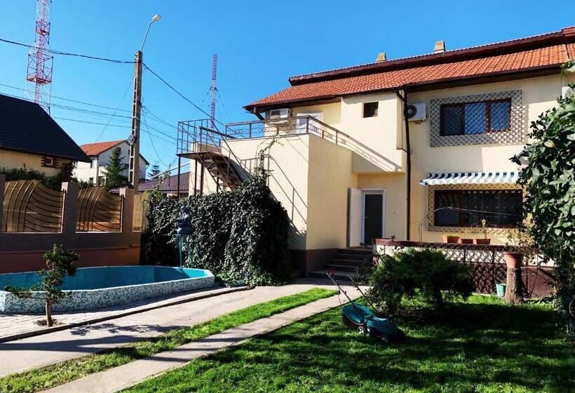 ویلای یک اتاق خوابه با استخر شنا, Villa Bogdan