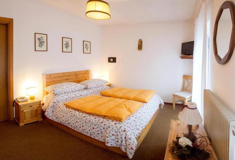 Номер Стандарт с Балконом, Albergo Cavallino