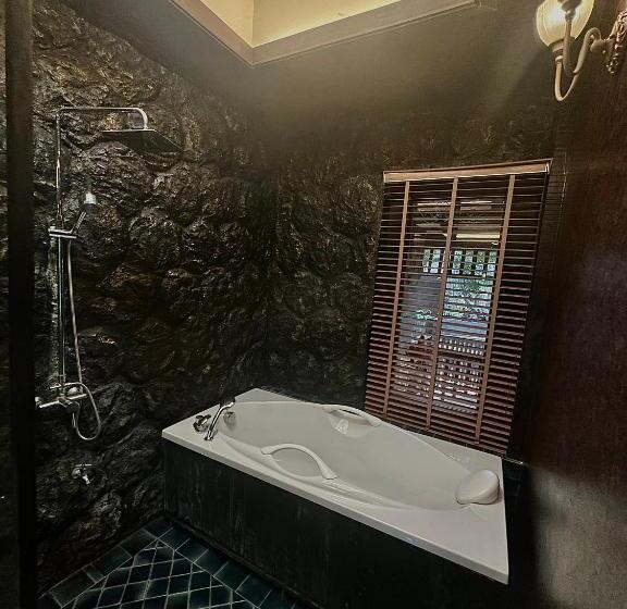 اتاق لوکس, Bantunglom Resort