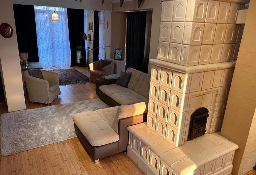 Дом 4 Спальни, Tulipán Villa Panzió