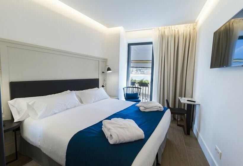 غرفة قياسية مطلّة علي البحر, Sansebay
