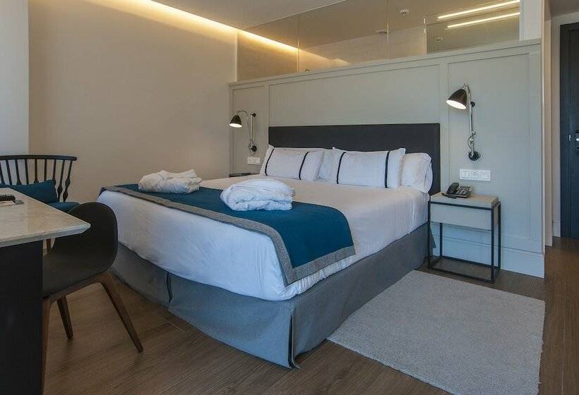 غرفة قياسية مطلّة علي البحر, Sansebay