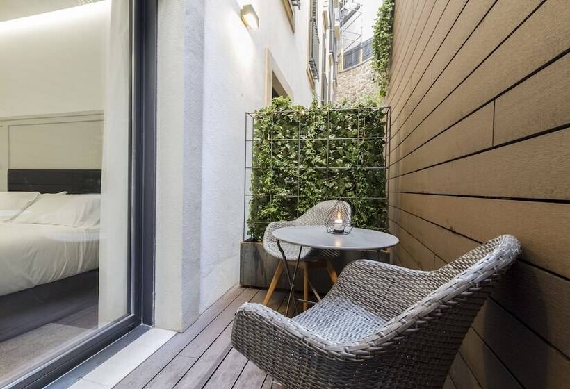 Comfort room with terrace, Sansebay