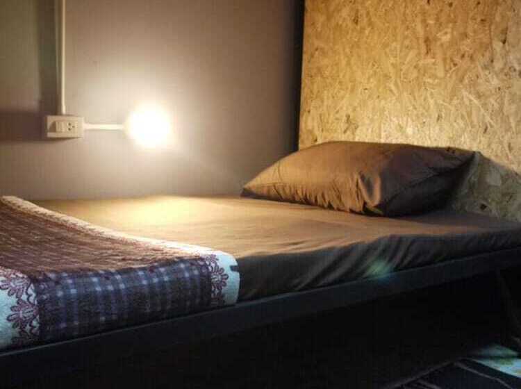 공동 객실, Asleep Hostel