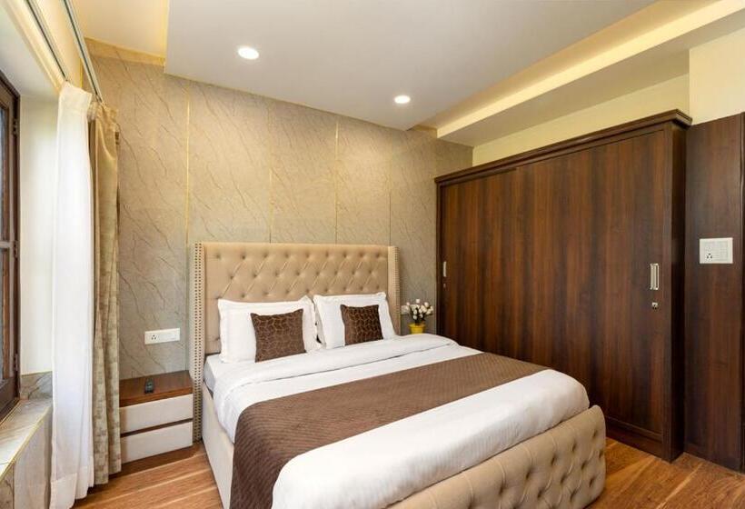 패밀리 스위트, The Pine Retreat - Mall Road Dalhousie