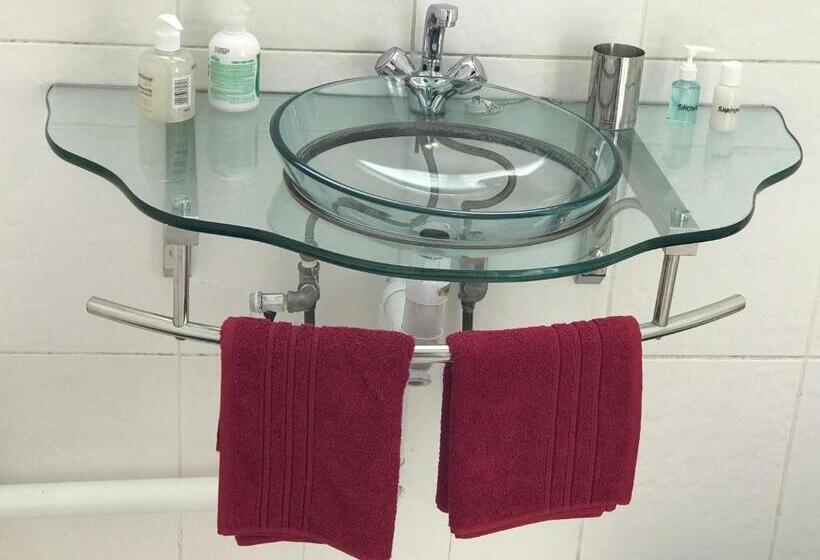 חדר משפחתי נוף לגינה, Micasa Sucasa Manor