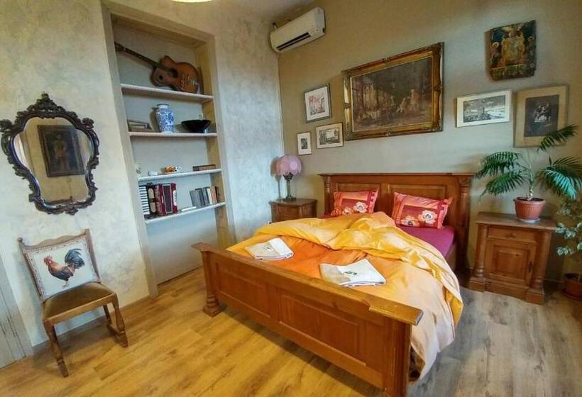 패밀리 룸 공용 욕실, Rooster Hostel