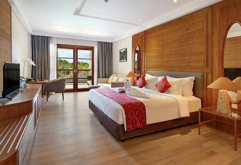 اتاق لوکس با چشم‌انداز استخر, Royal Tulip Springhill Resort Jimbaran