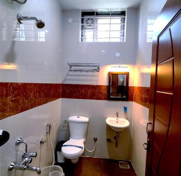 带阳台标准四人间, Gvs Residency