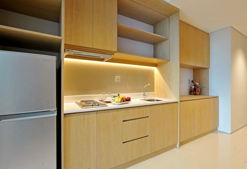 اتاق استاندارد با تخت بزرگ, Midtown Residence Surabaya