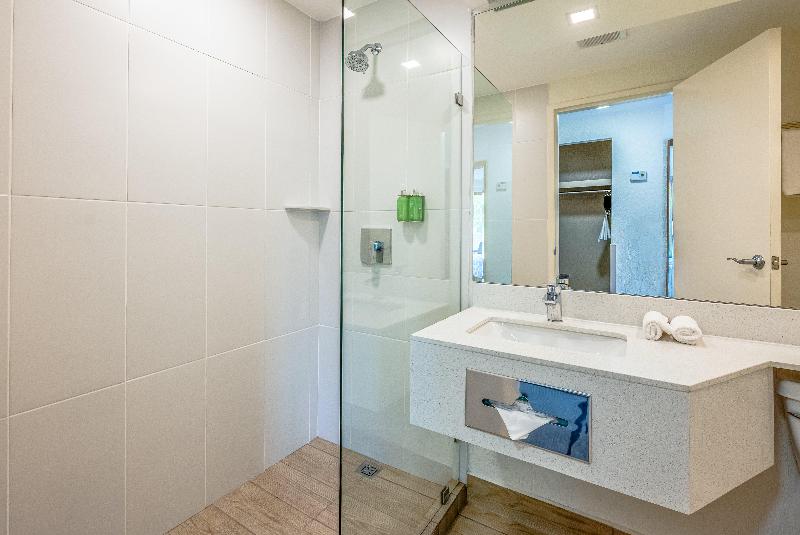 스탠다드 룸 풀장 전망, Holiday Inn   San Jose La Sabana, An Ihg
