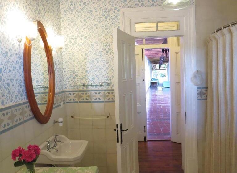 Quarto Quadruplo Estandar Banheiro Compartilhado, Boutique Quinta Maria