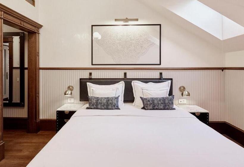 Quarto Deluxe com Sacada, Callas House